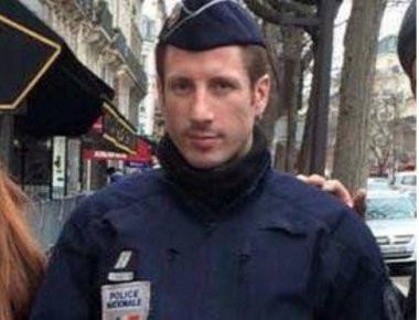 Αυτός είναι ο νεκρός αστυνομικός της επίθεσης στο Παρίσι (φωτό)